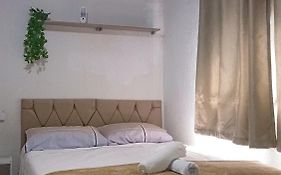 Quarto com Ar à 500m da praia Espaco Aconchego do Gugu